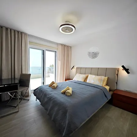 Sunrise First Line In 珊瑚湾