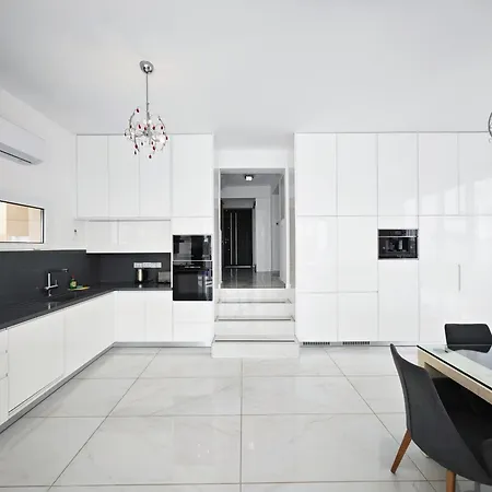 Sunrise First Line In 珊瑚湾