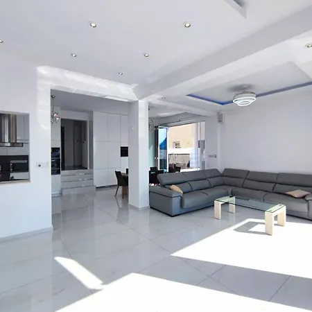 Villa Sunrise First Line In