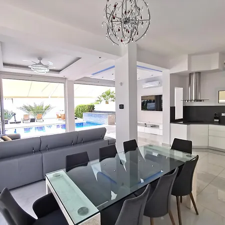 Sunrise First Line In 珊瑚湾