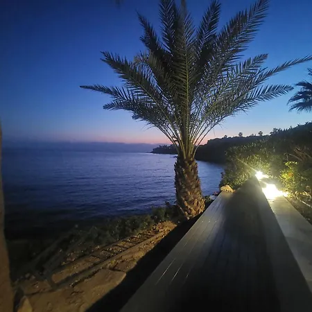 Sunrise First Line In Coral Bay