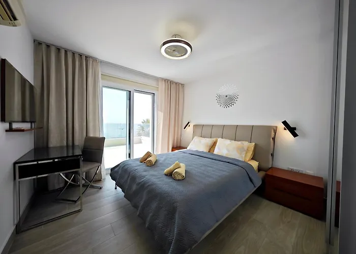 Sunrise First Line In Coral Bay