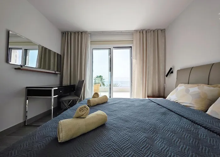 Vila Sunrise First Line In *