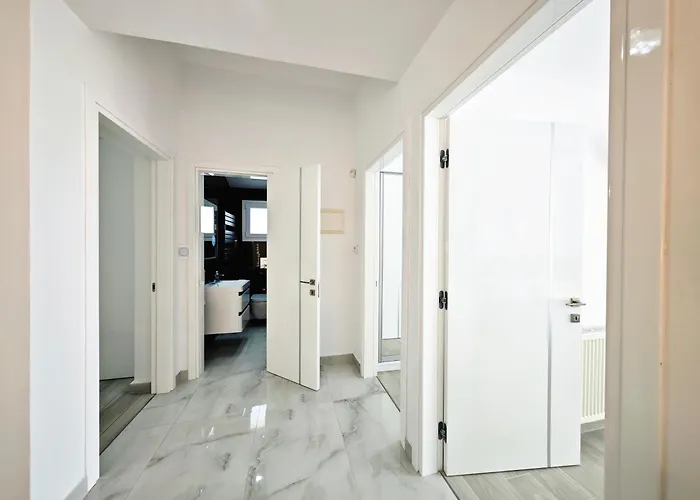 Vila Sunrise First Line In *