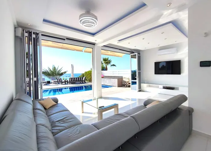 Vila Sunrise First Line In