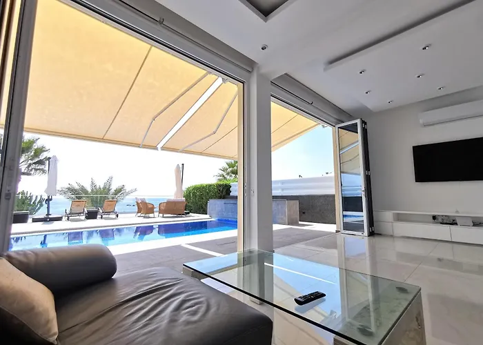 Vila Sunrise First Line In Coral Bay