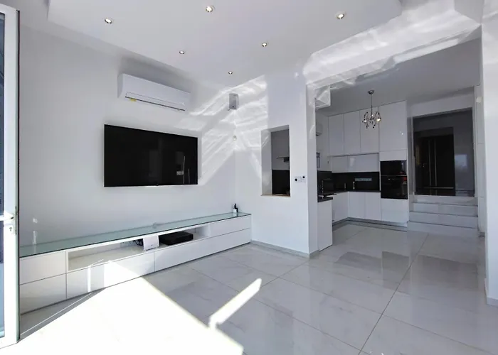 Sunrise First Line In Coral Bay