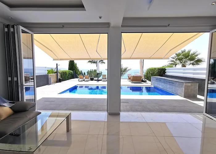 Vila Sunrise First Line In *