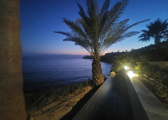 Sunrise First Line In Coral Bay