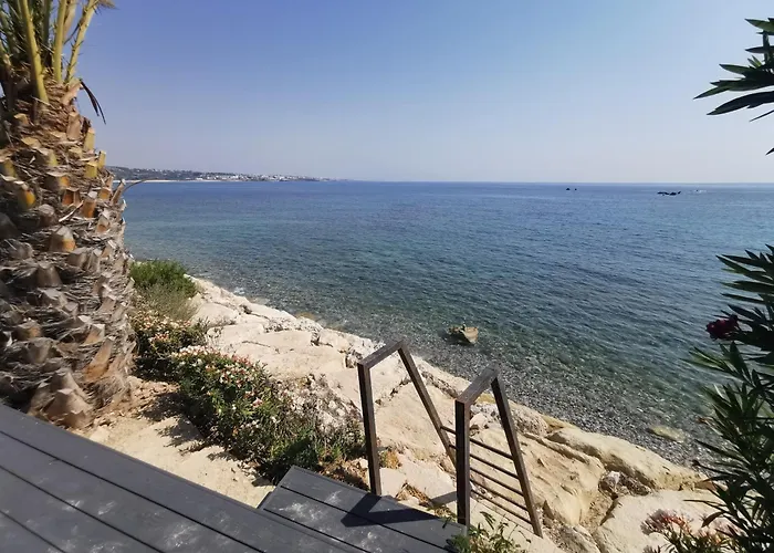 Vila Sunrise First Line In *